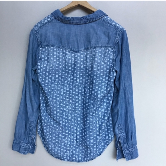 Anthropologie Cloth + Stone blue chambray button down long sleeve size small top - Picture 4 of 4